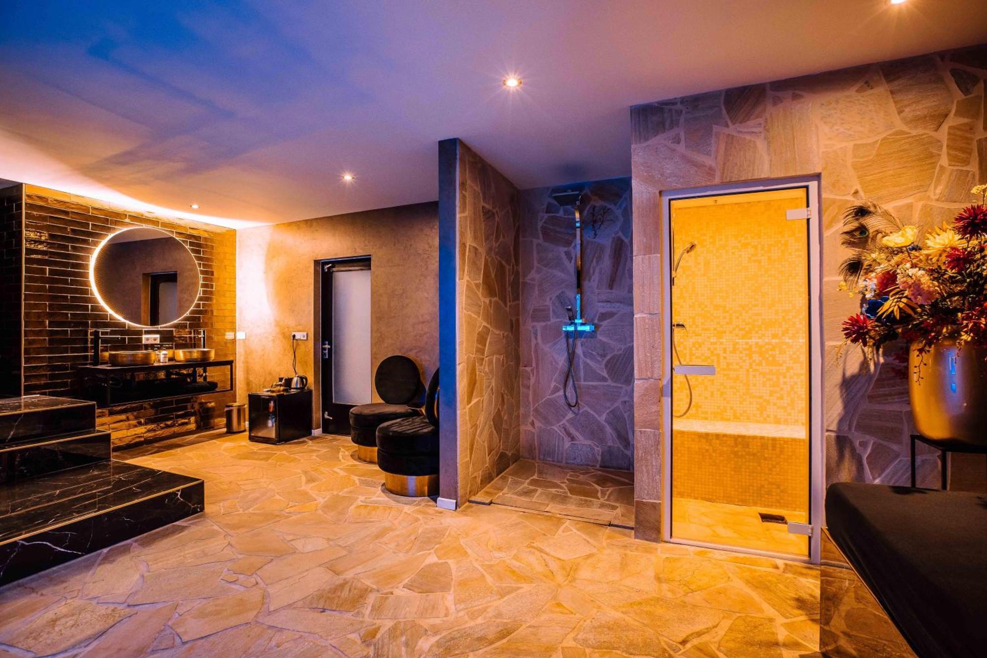 B&B Spa Goud 提耳堡 外观 照片